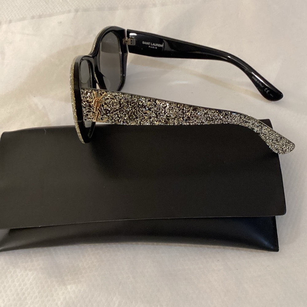 YVES SAINT LAURENT
Silver Glitter Plastic Sunglasses - Picture 6 of 11